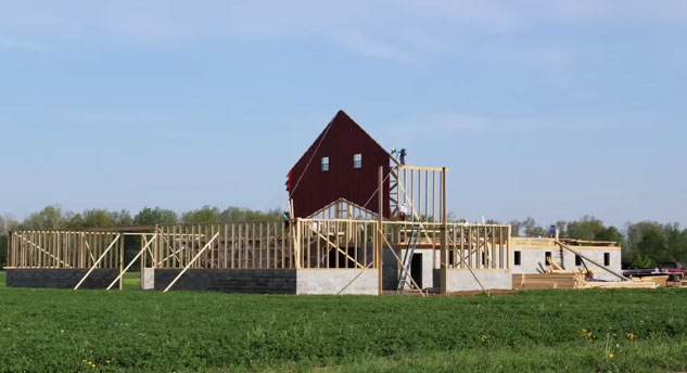 Increíble video corto. Construcción de granero en madera por la comunidad Amish de Ohio, EE.UU.