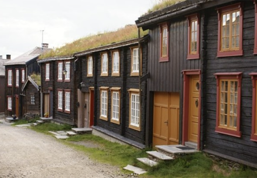 Roros: el pueblo minero que se transformó en la ciudad de madera más antigua de Europa